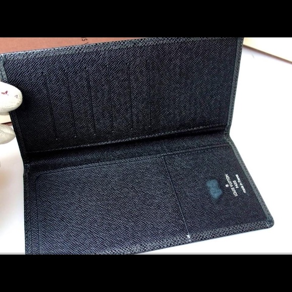 ❤️Genuine Louis Vuitton / taiga / bi-fold wallet - Picture 7 of 7